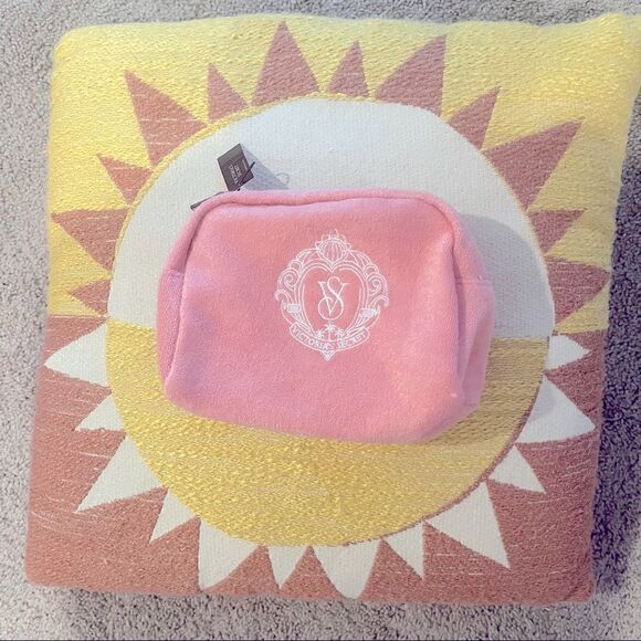 COPY - VICTORIA'S SECRET Self-Care Spa Kit - bag, headband, scrunchie, and gua … - Picture 3 of 15